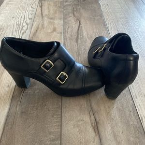 Clarks bendables slip on heeled dress shoe